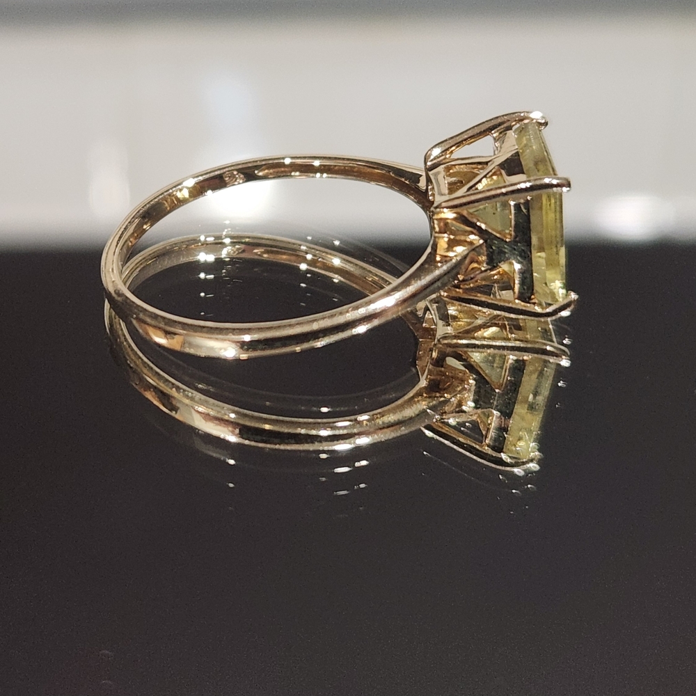 Elegant Gold Ring with Yellow Gemstone - Picture 11 of 11